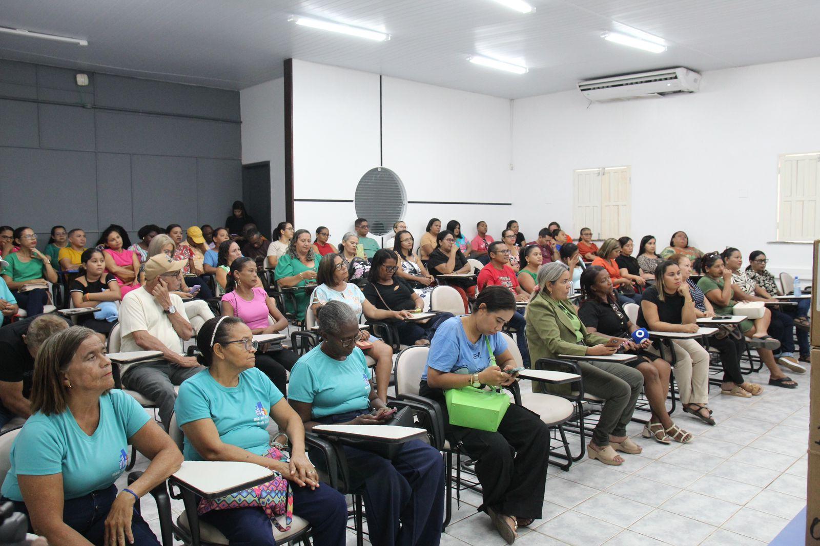 Prefeito Camilo Figueiredo investe em tecnologia para a saúde, entregando 95 smartphones a agentes comunitários de saúde