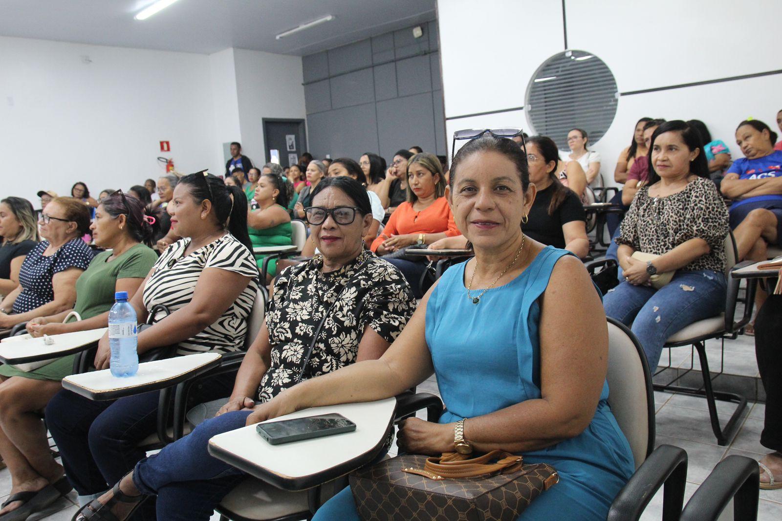 Prefeito Camilo Figueiredo investe em tecnologia para a saúde, entregando 95 smartphones a agentes comunitários de saúde