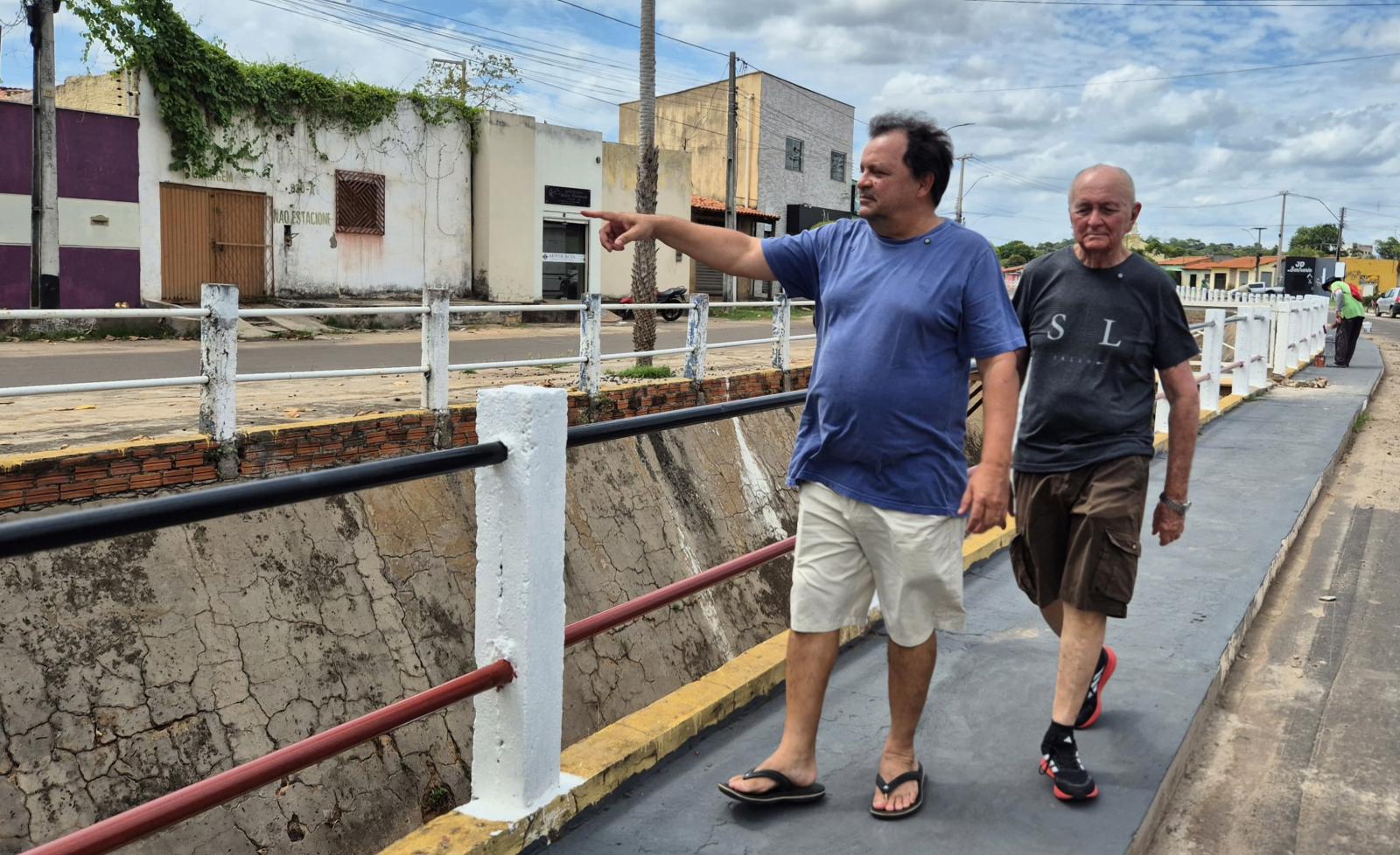 Prefeito Camilo Figueiredo e ex-prefeito Biné vistoriam obras na Av. Maranhão e comprovam celeridade dos serviços em Codó   